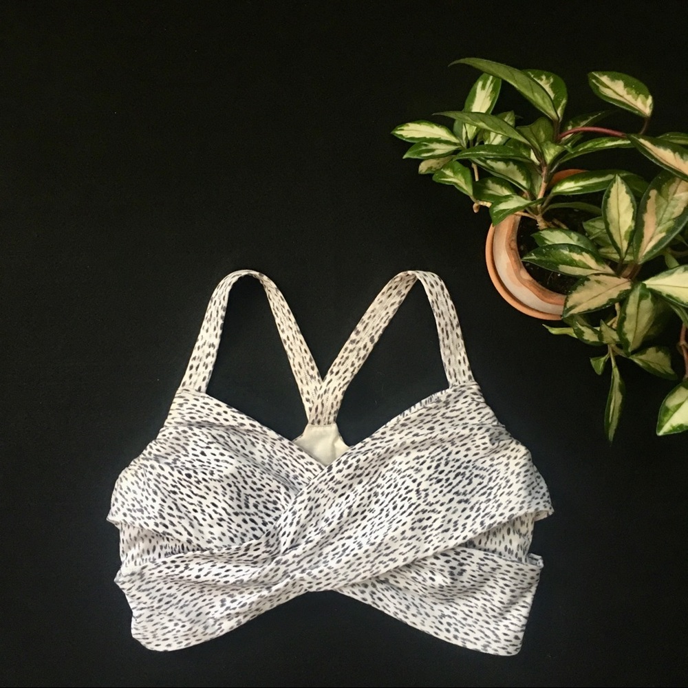 Lululemon racerback cross-front sports bra
